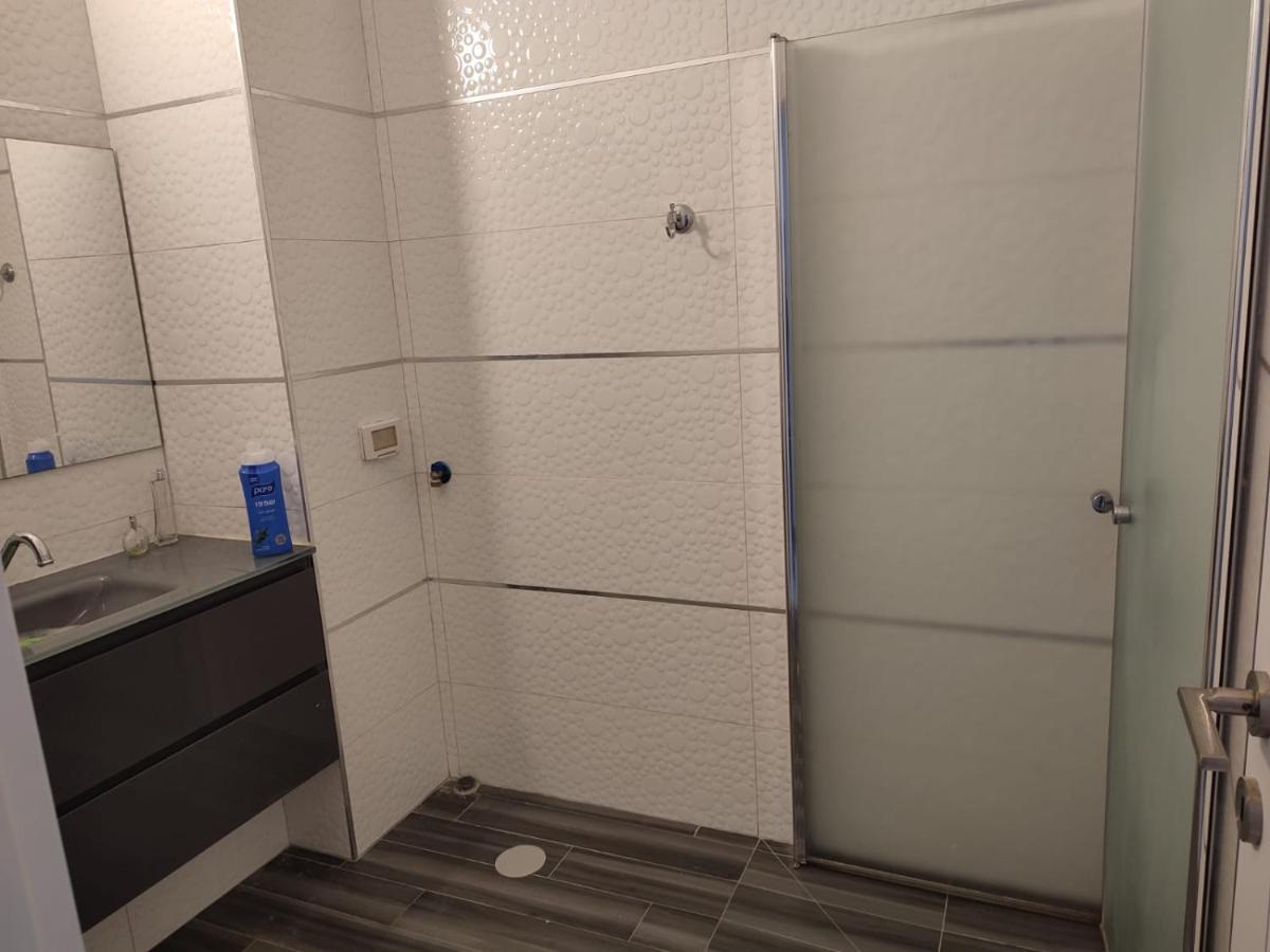 Lovely Three-Room Apartment Above The Promenade Ashdod Ngoại thất bức ảnh