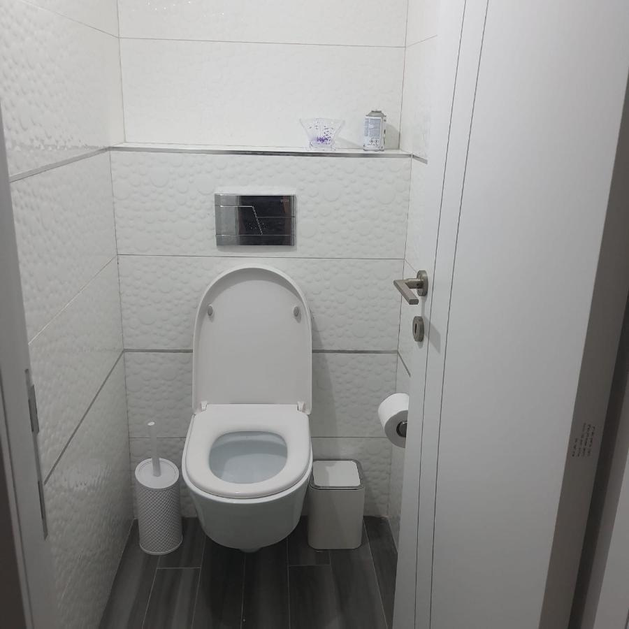 Lovely Three-Room Apartment Above The Promenade Ashdod Ngoại thất bức ảnh